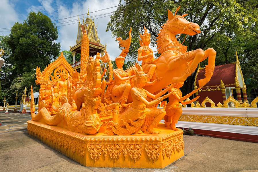 Festival des Bougies à Ubon Ratchathani – une célébration spectaculaire à découvrir en famille.