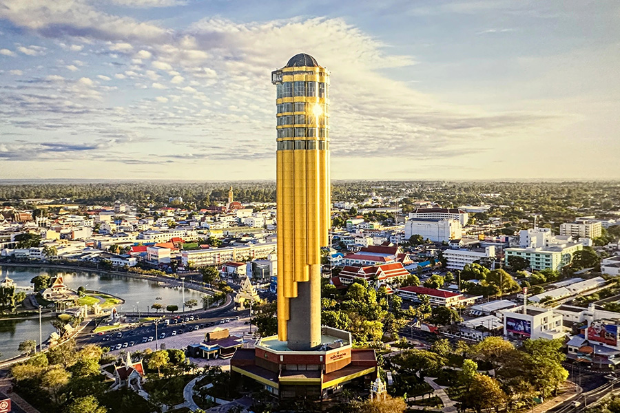 La tour Maha Chedi Skydeck de Roi Et, symbole moderne au cœur de l’Isan