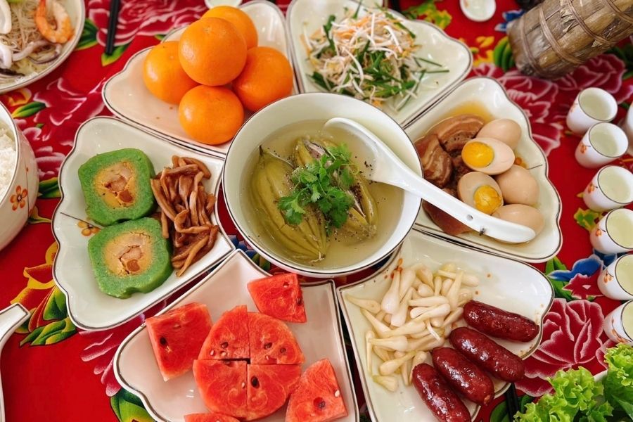 Repas traditionnel du Têt dans le sud du Vietnam
