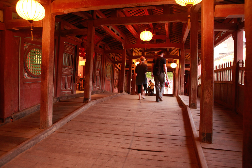 Le Pont-pagode a été construit en bois