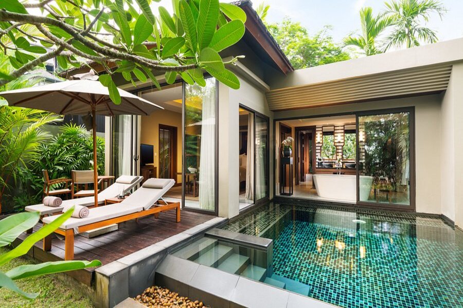 Vue intérieure élégante de l’Anantara Spa Phuket avec ses installations de luxe
