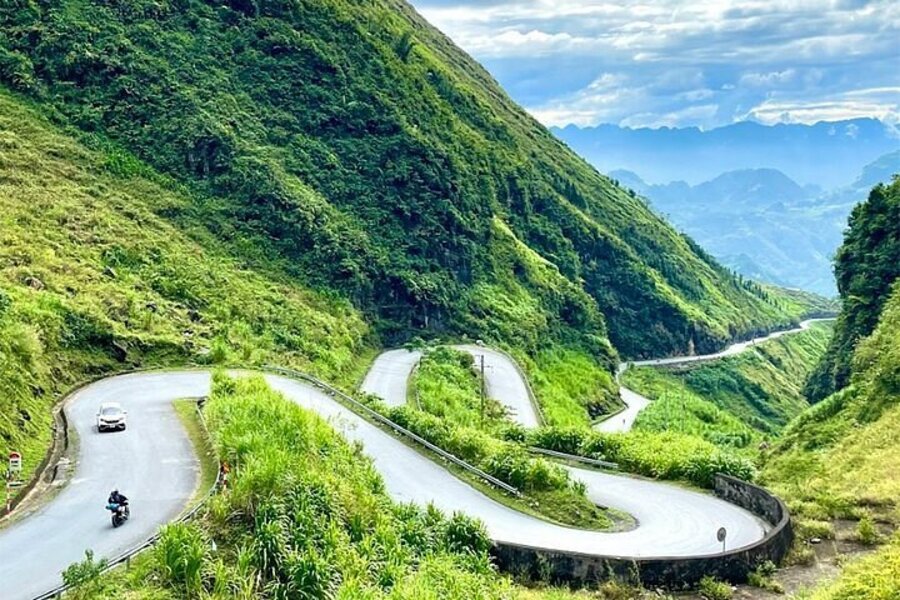 les routes vertigineuses de Ha Giang à moto