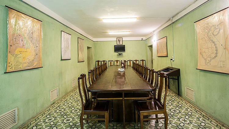 Salle de réunion du bunker D67 à la citadelle impériale de Thăng Long