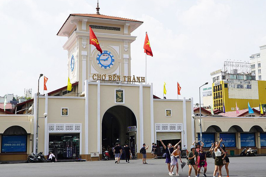 Plongée dans l’effervescence urbaine au marché Ben Thanh