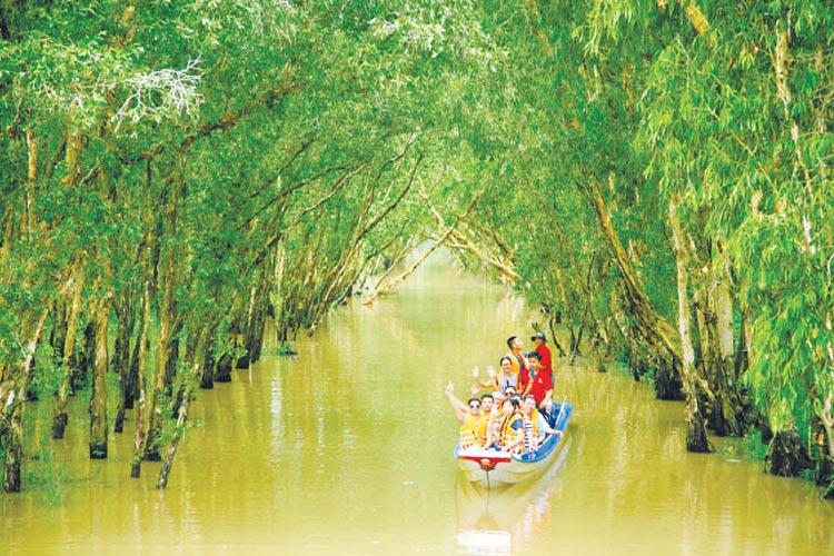 Faites une promenade en bateau pour admirer le lever du soleil