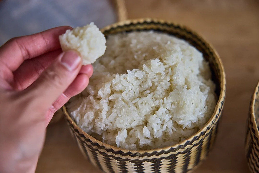 Khao Niew – Le riz gluant, base de la cuisine laotienne