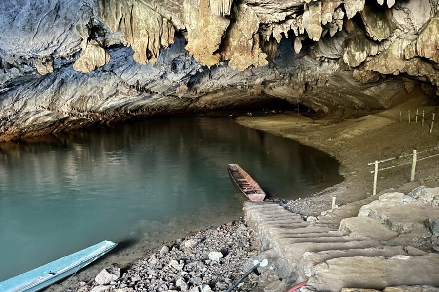 La grotte de Kong Lor révèle ses eaux souterraines paisibles au cœur du Laos
