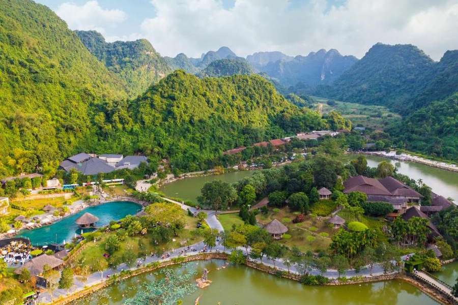 Le Thung Nham Resort & Bird Park