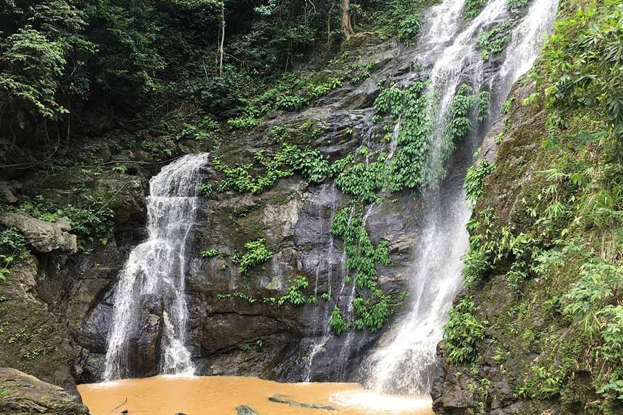 Merveille naturelle qui captive les visiteurs par sa beauté pittoresque