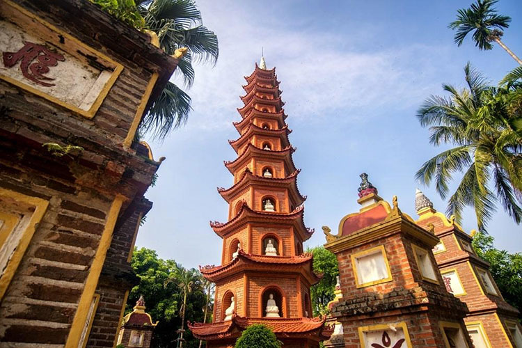 Chef-d'œuvre Stupa - Fleur de lotus de neuf niveaux dans la pagode de Tran Quoc