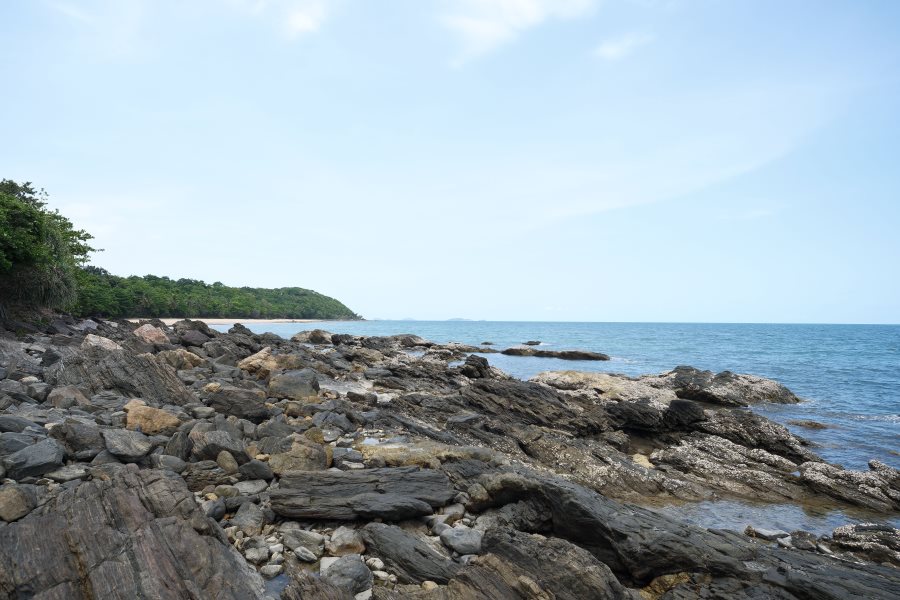 Parc national de Khao Laem Ya est situé sur l’île de Koh Samet, à quelques pas de la plage de Hat Sai Kaeo