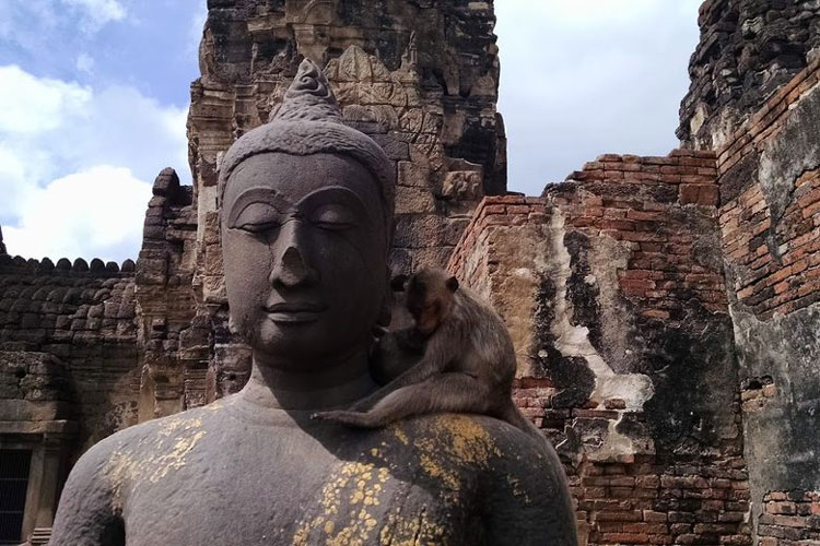  le Phra Prang Sam Yot est un point d'intérêt majeur