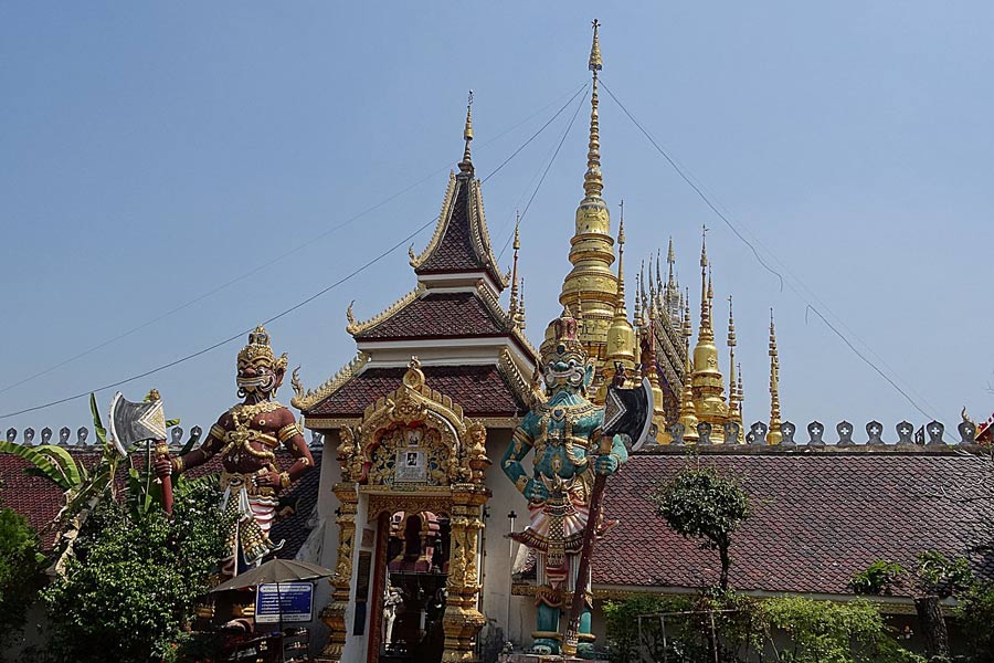 Wat Phra That Suthon Mongkol Khiri Samakkhitham marie magnificence et élégance
