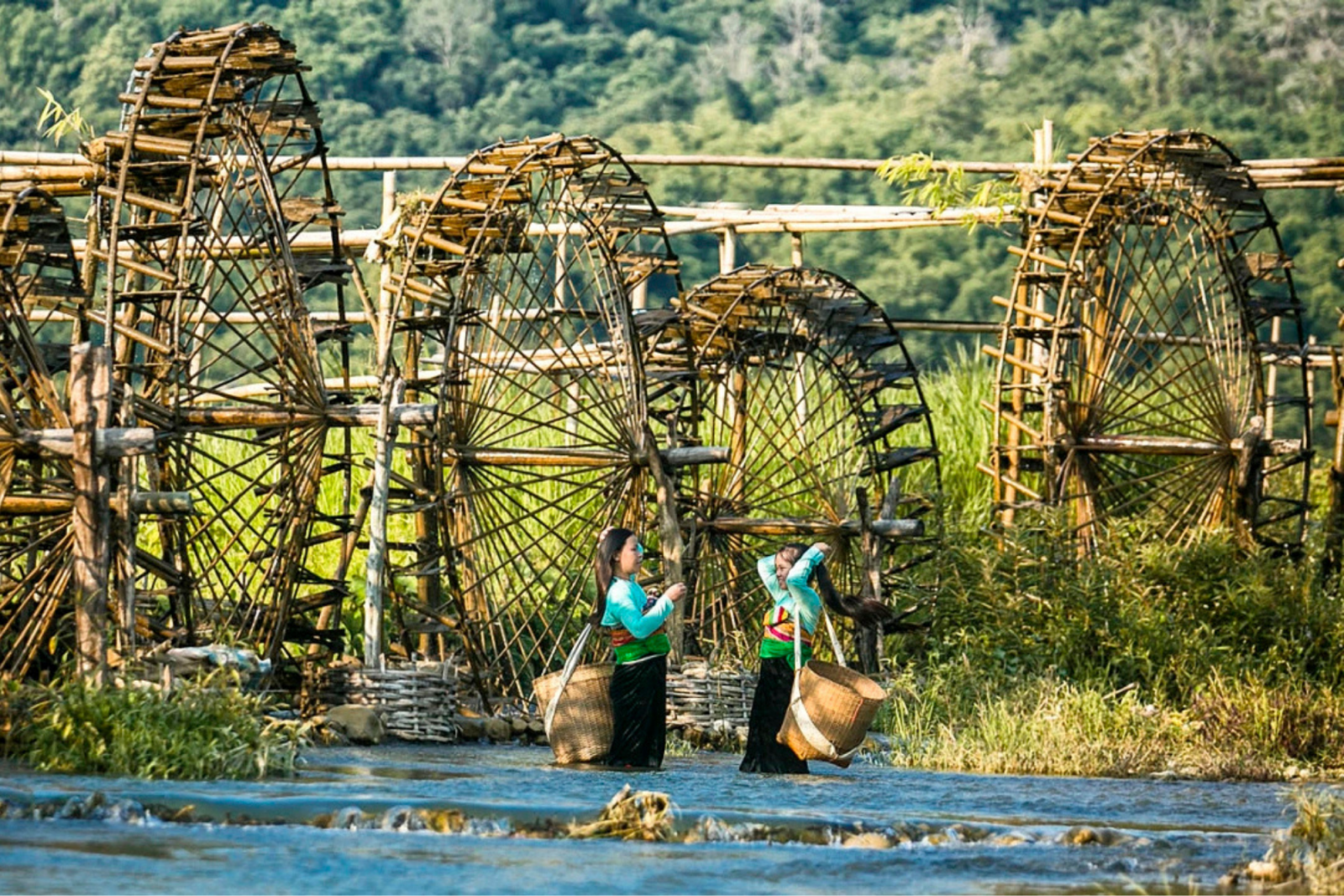 Les roues à eau lors d'une visite à Pu Luong en 2 jours