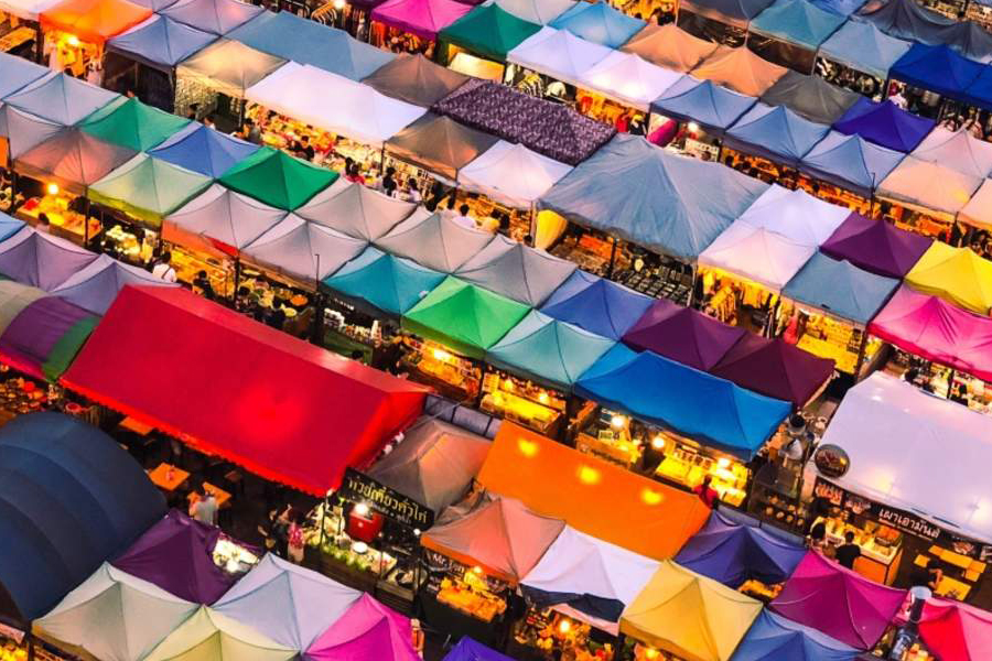 Débuter votre aventure Thaïlande en 24 heures avec 100$ avec un petit-déjeuner dans un marché