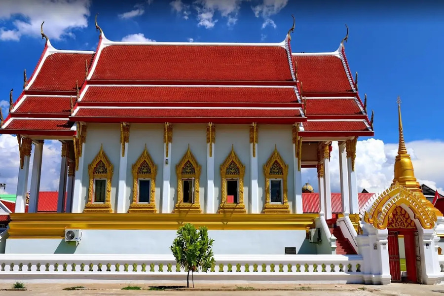 Wat Ang Thong Worawihan est l’un des temples les plus impressionnants de Thaïlande