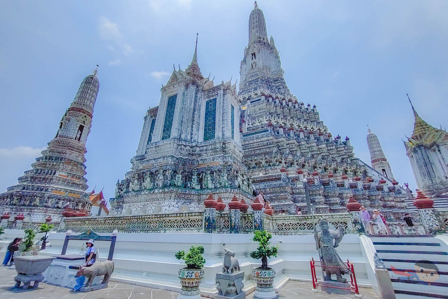 Vue de la Thaïlande avec temples traditionnels