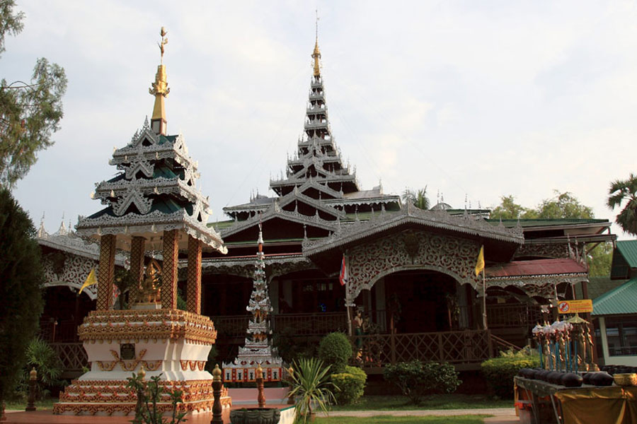 Visite le temple Wat Chong Kham