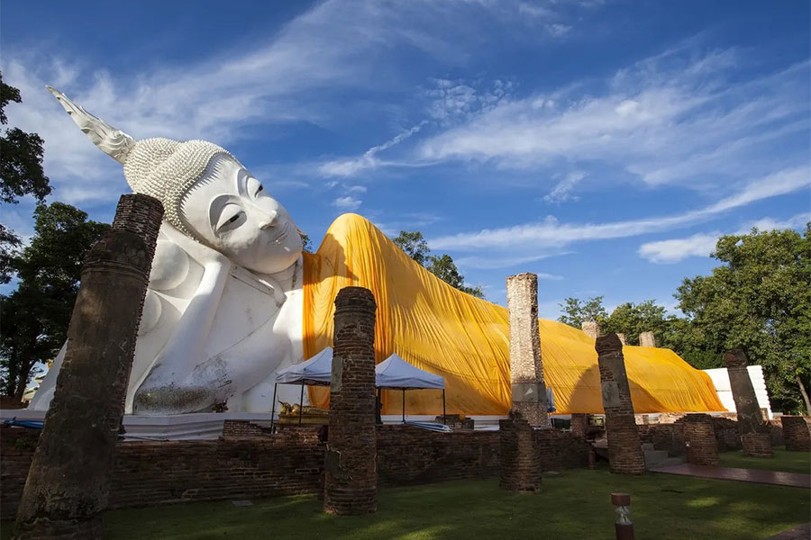 Wat Khun Intapramun à Ang Thong