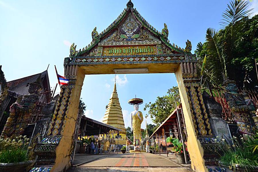 Temple Wat Phra That Chom Chaeng