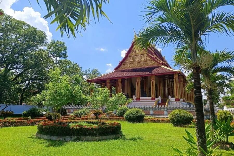 Le Wat Phra Keo séduit les visiteurs par son charme intemporel et son atmosphère apaisante