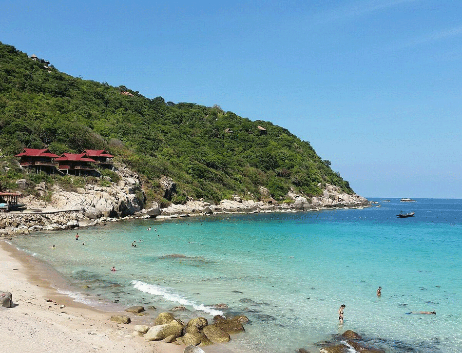 Eaux cristallines idéales pour la plongée à Koh Tao en mai