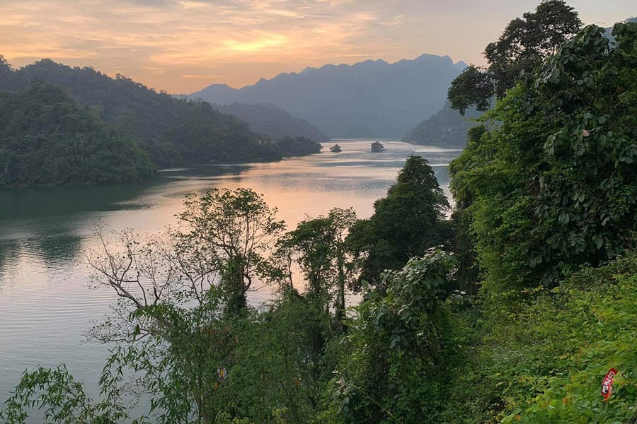 Lac de Ba Be est l'une des attractions dans le circuit de 10 jours au Nord du Vietnam 