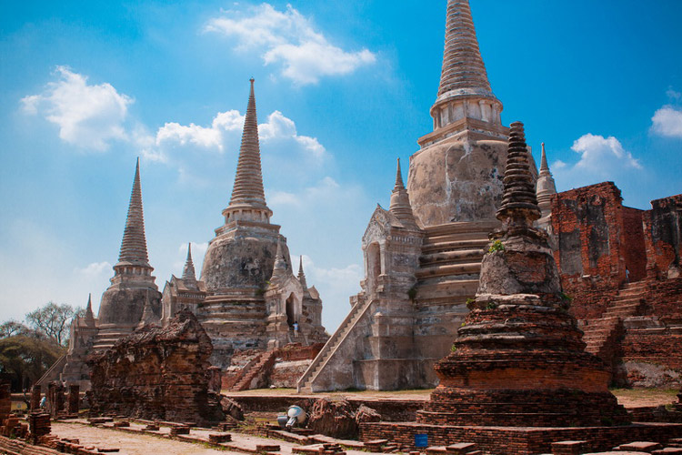 Il est bon de visiter l'ancienne capitale Ayutthaya entre décembre à février de l'année suivante