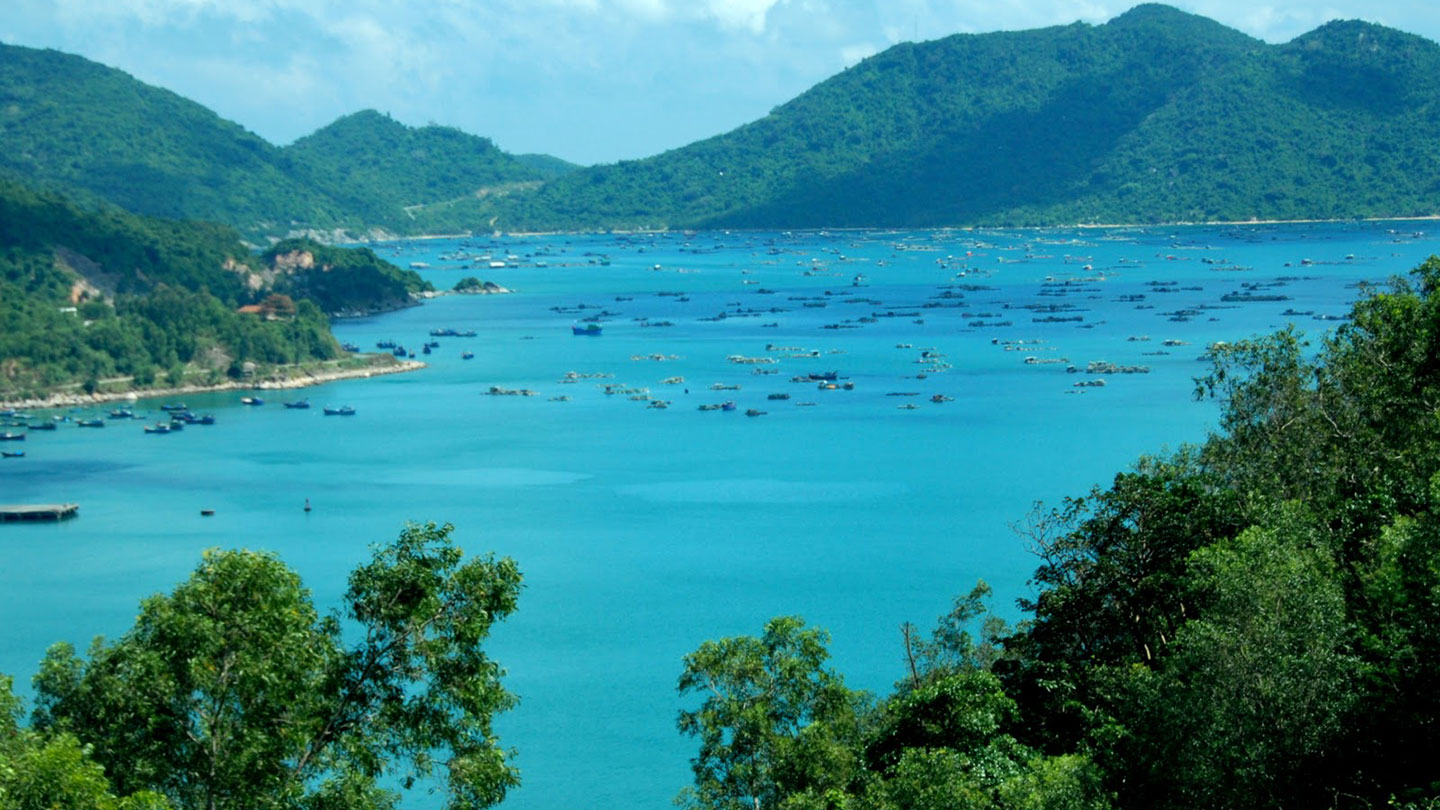 Vue panoramique de la baie de Vung Ro