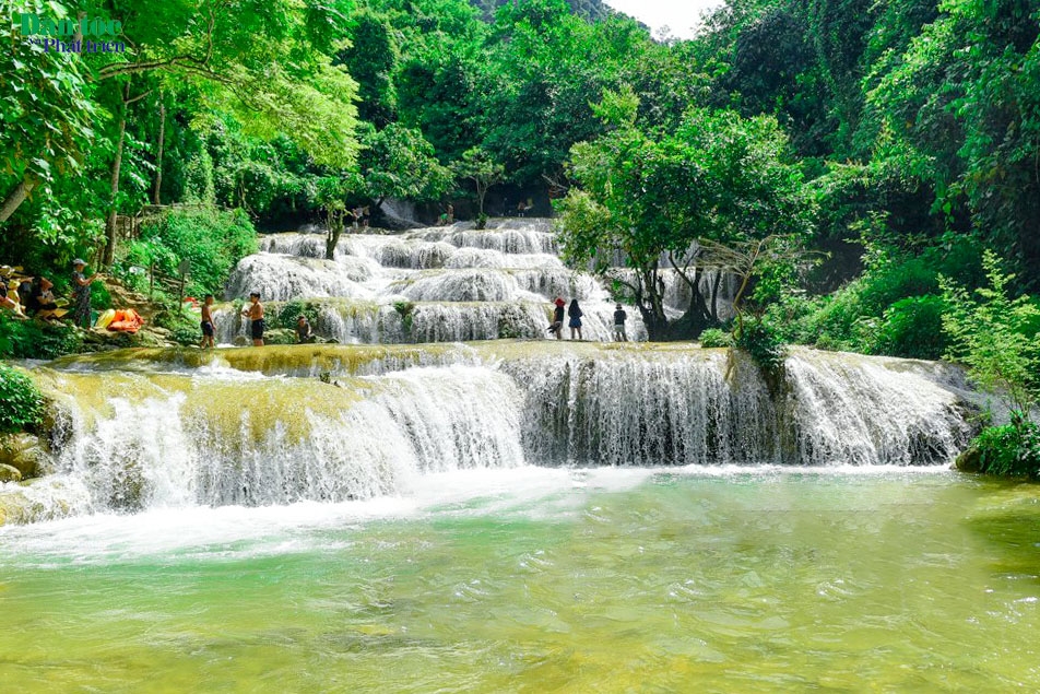 Faire la baignade à la cascade de May
