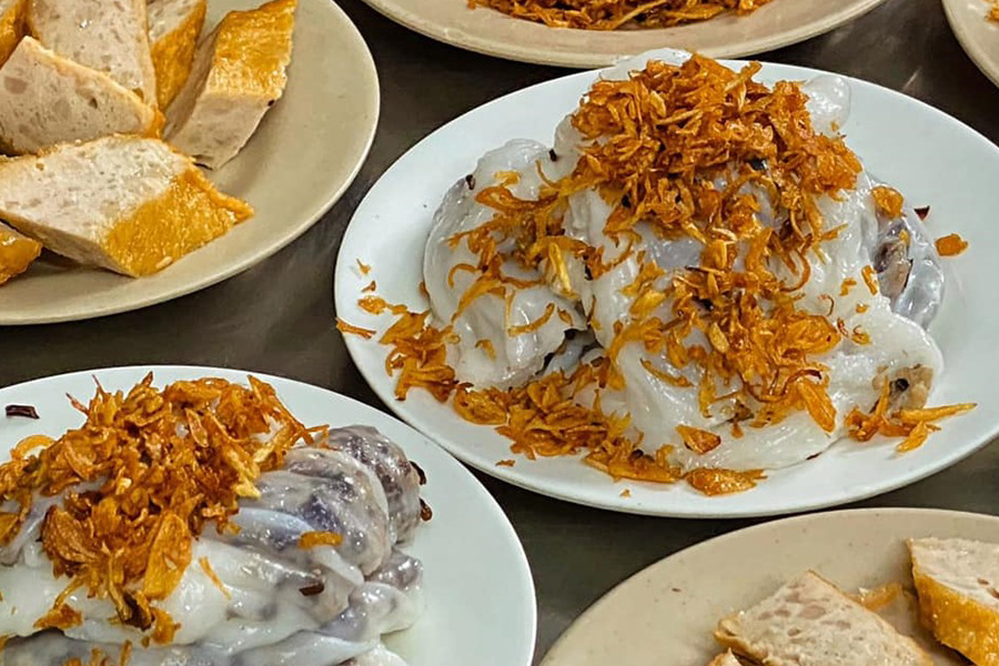 Banh cuon Ba Xuan un incontournable de la street food vietnamienne.