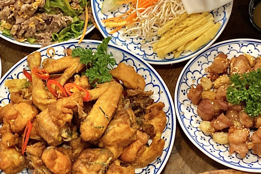 Le restaurant Bo To Quan Moc est spécialisé dans les célèbres plats de bœuf délicieux à Hanoi