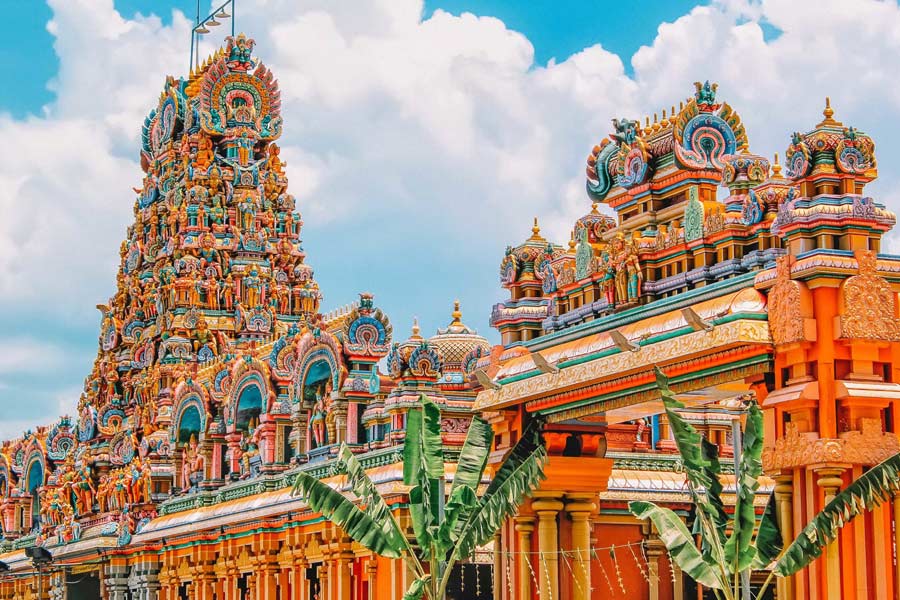 bukit bintang: l'architecture impressionnante du temple de Sri Mahamariamman