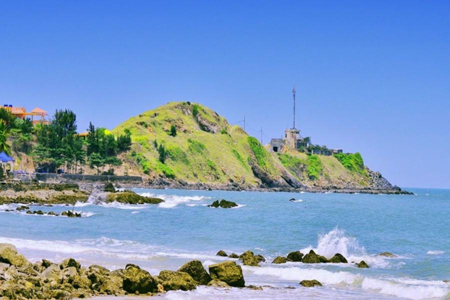 Plage Vong Nguyet apparaît à marée basse comme un souffle volé au monde