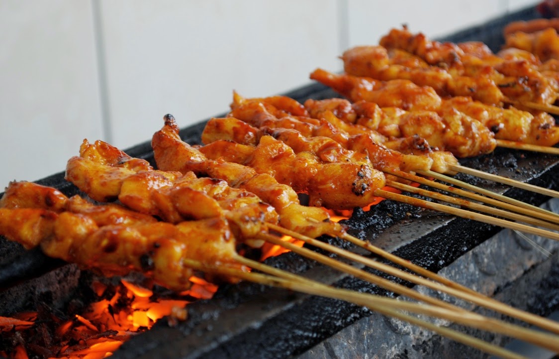 Le satay est l'un des plats incontournables de la capitale de Jakarta