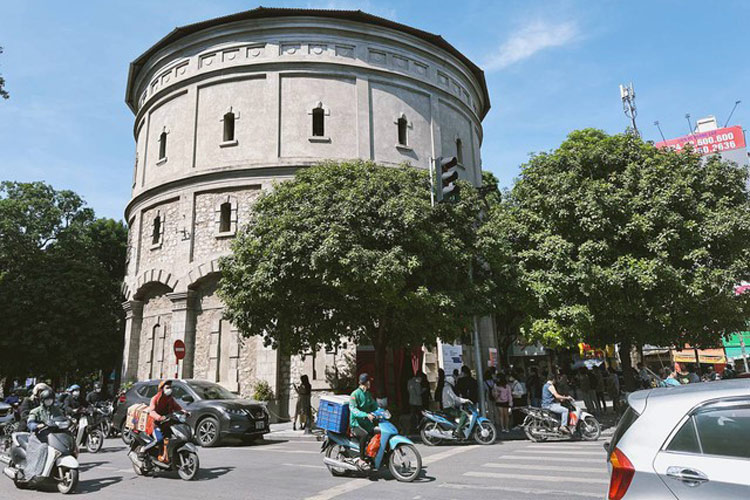 Le château d'eau Hang Dau