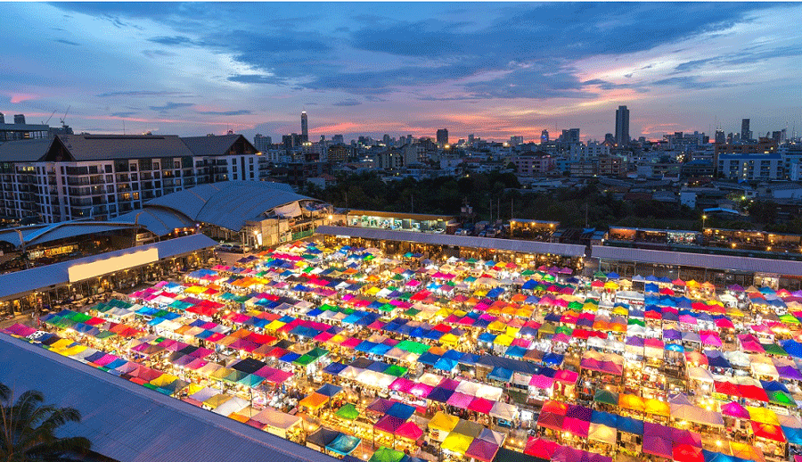 Le marché du week-end de Chatuchak avec le vue d'en haut