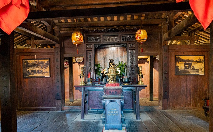 Autel du Dieu de Tran Vu dans la pagode