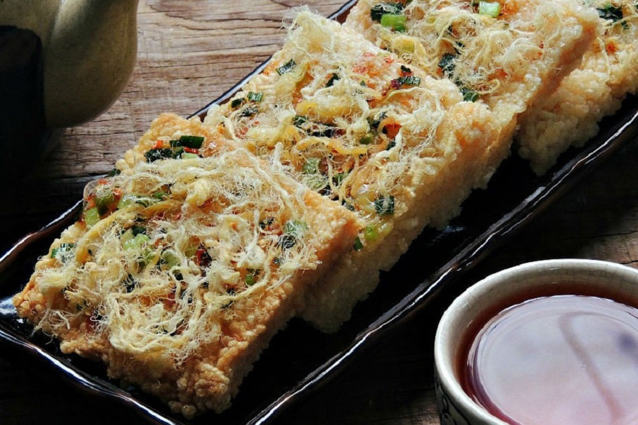 Le riz brûlé est un plat typique lorsqu'on parle de Ninh Binh