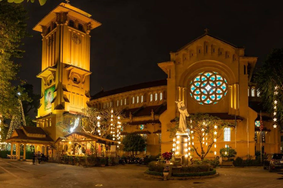 Comment assister à une messe à la cathédrale Saint-Joseph à Hanoi à Noël pour voyageurs francophones