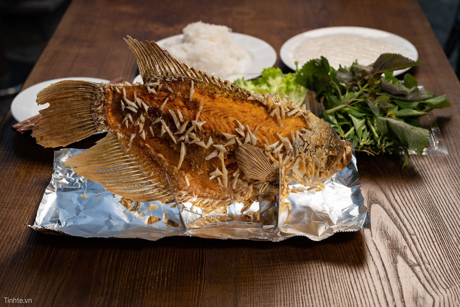 Poisson-oreille d'éléphant frit est l'une des spécialités de Con Phung