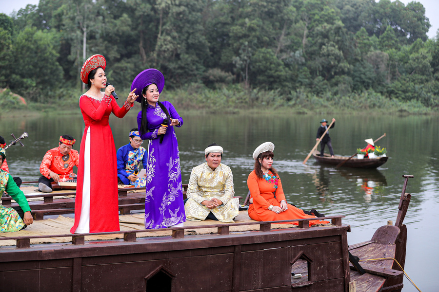 Spectacle de “"Don Ca Tai Tu"”, genre musical du sud vietnamien reconnu par l’UNESCO