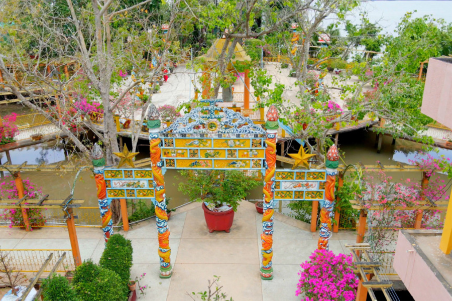 Site de reliques religieuses de moine coco à Con Phung