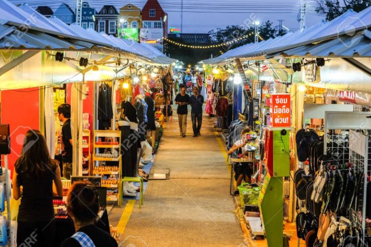 Immersion dans le couleur culturel du marché nocturne de Khon Kaen