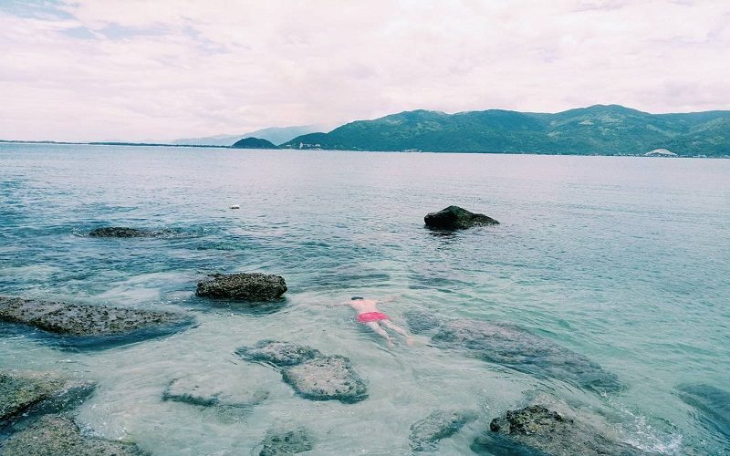 baignade à la baie de Vung Ro