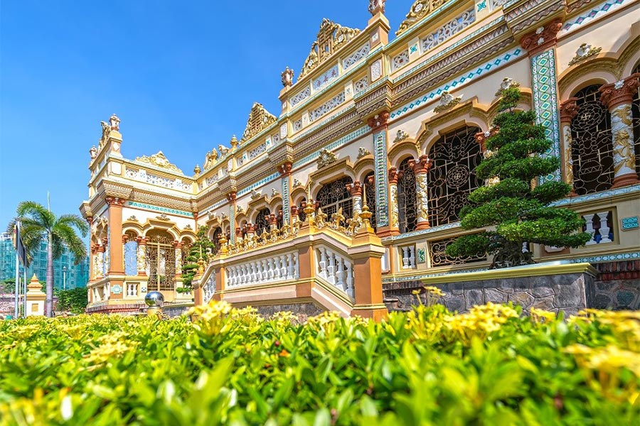 Circuit au delta du Mékong 4 jours - visite de la pagode Vinh Trang à My Tho