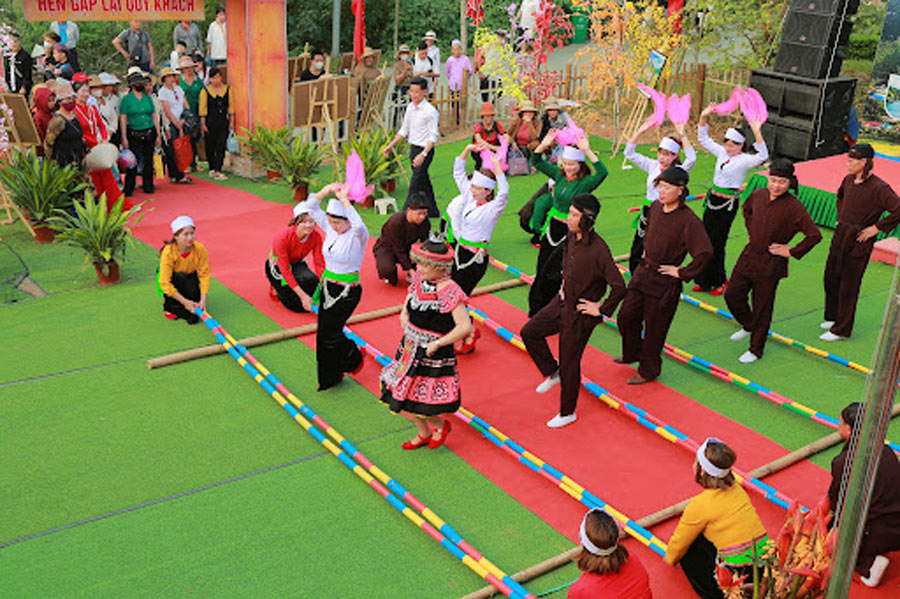 Les jeux folkloriques traditionnels du festival des rois Hung