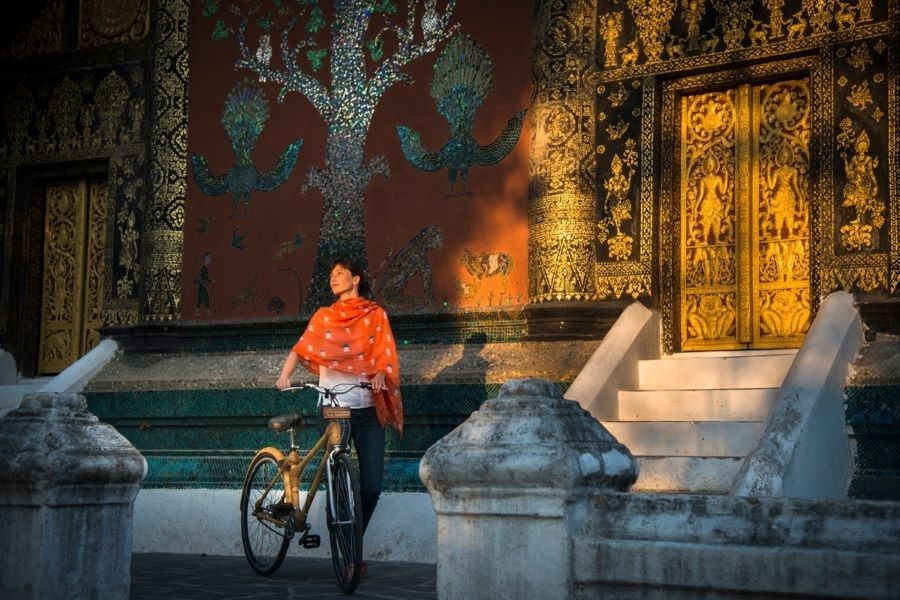 Circuit à vélo dans le centre historique de Luang Prabang au Laos.