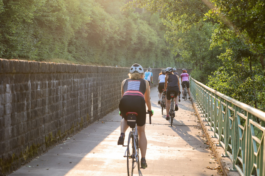 Participer à des tours à vélo dans les villages et rizières environnantes permet de découvrir la vie locale Dong Hoi