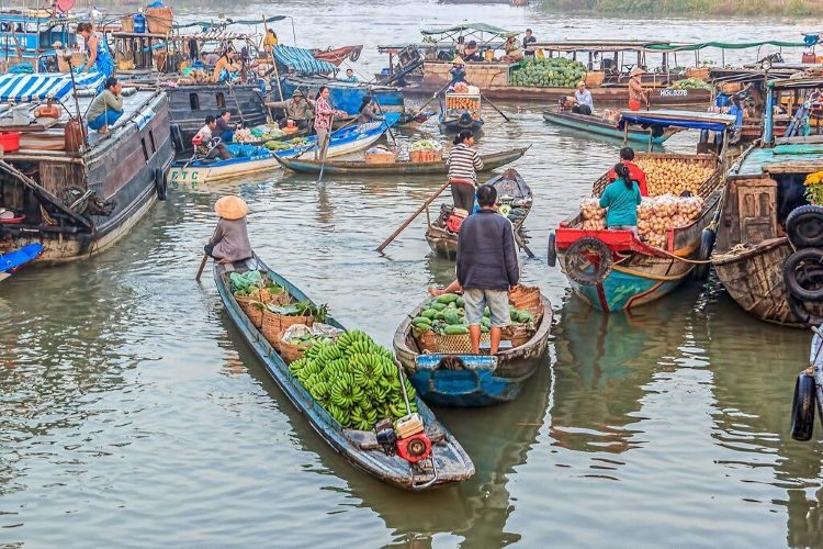 L'échange des biens dans le marché flottant de Ca Mau